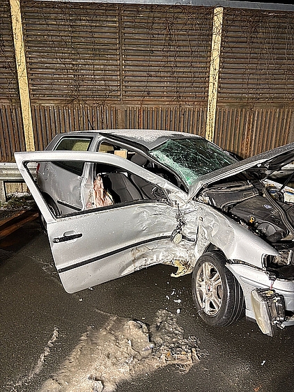 ein verunfalltes Fahrzeug